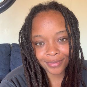 Meet your Posher, Dominique